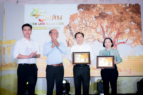 Lễ Kỷ Niệm Thành Lập Công Ty- 45 năm Sơn Mài Định Hoà
